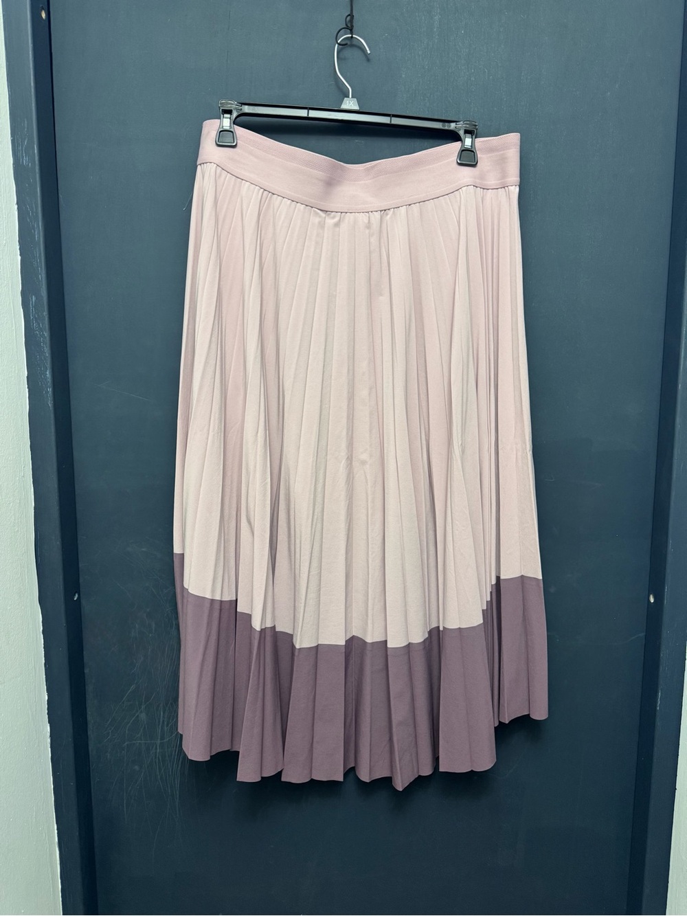 Athleta Two-Tone Pink and Mauve High-Low Pleated Skirt - Picture 3 of 4